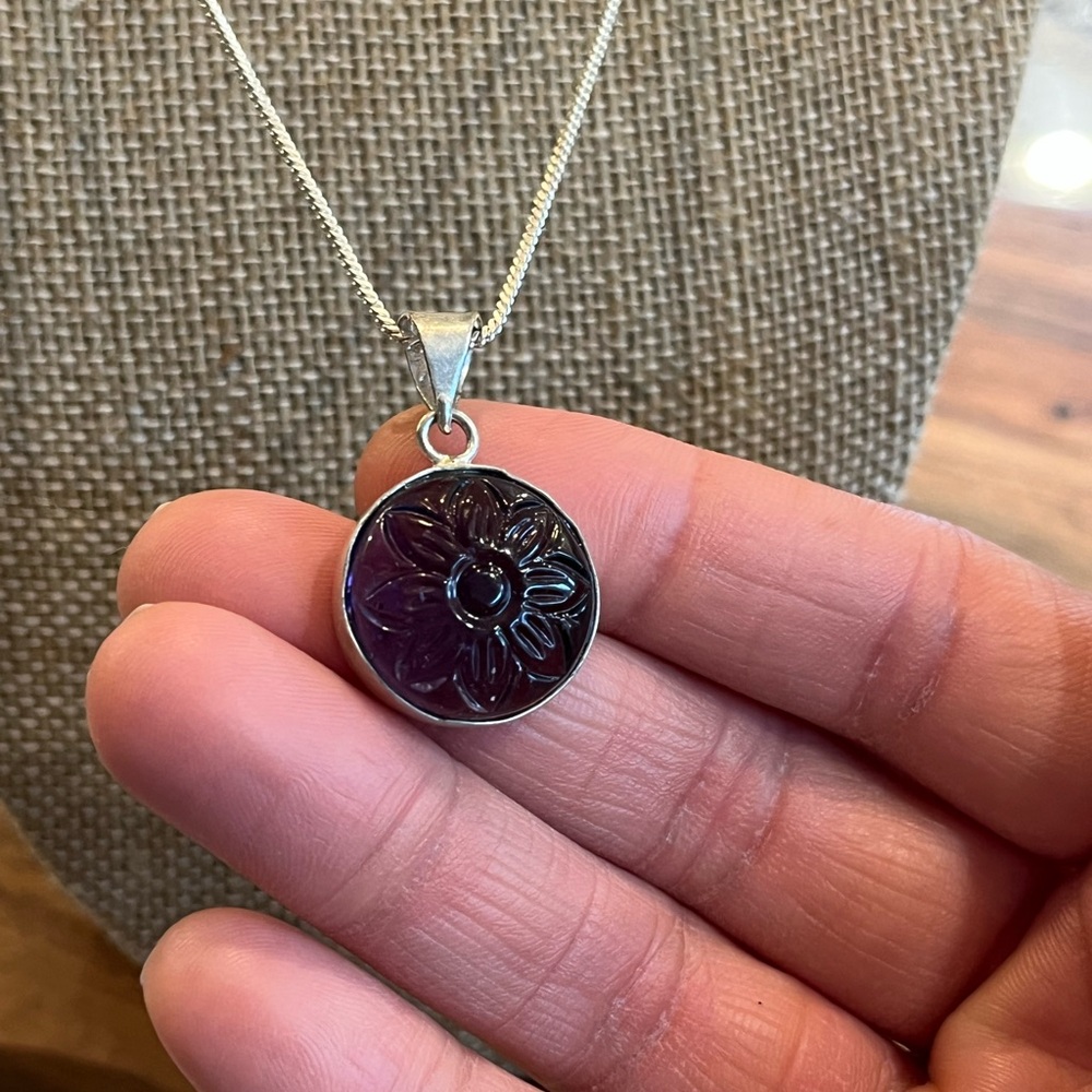 Vintage Sterling Silver 925 Necklace With Purple Carved Glass Pendant - Picture 2 of 3